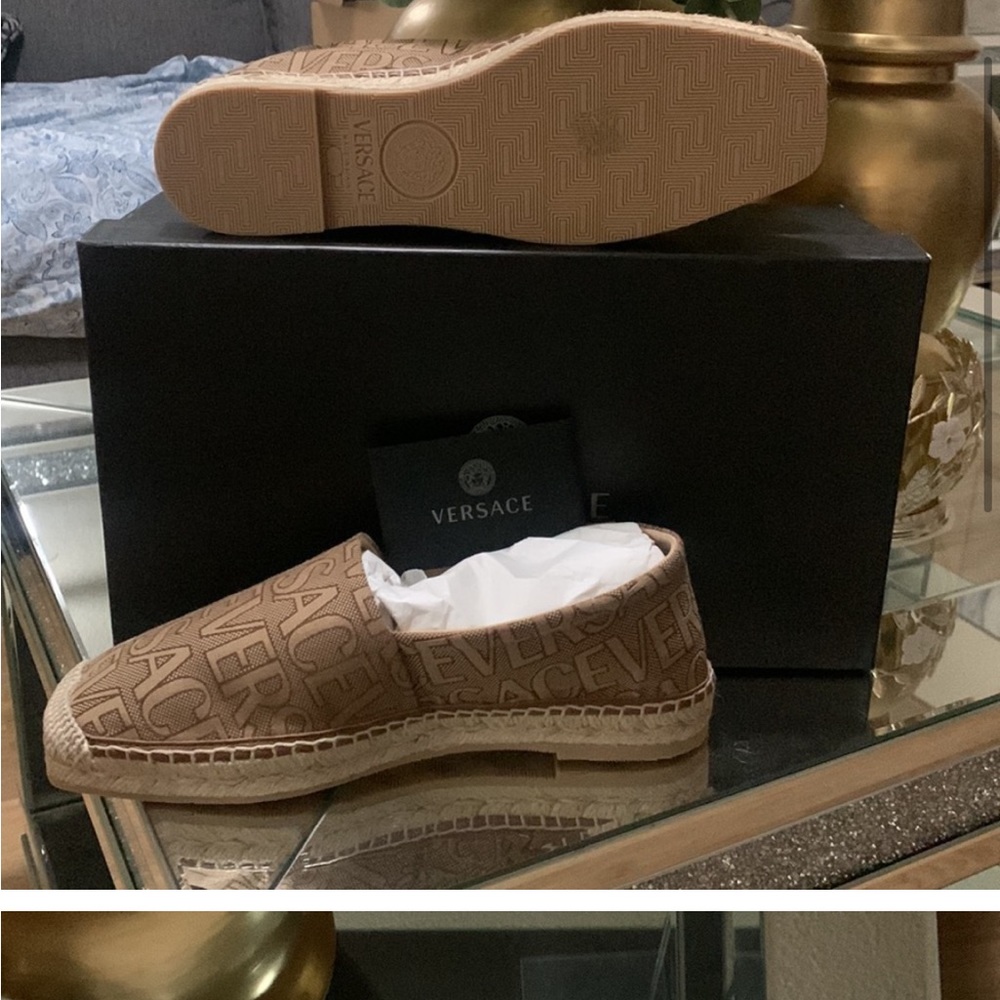 Versace beige size 9 women’s loafer shoes. We bought the wrong size‼️